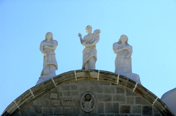 Santa Bárbara, roof statues - Lagunilla, Hidalgo