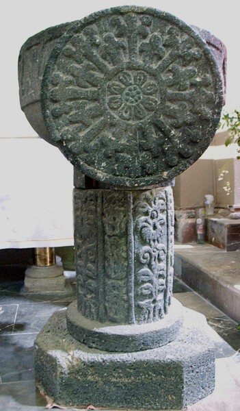 Santa Catarina de Alejandría, cuauhxicalli-baptismal font - Santa Catarina Ayotzingo, México