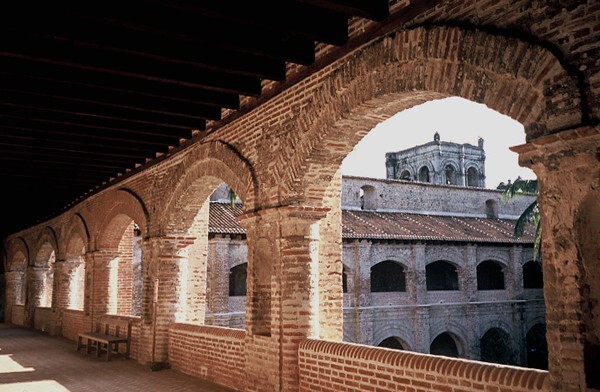 Santo Domingo, upper cloister walk, basket handle arches - Tecpatán (ruins), Chiapas