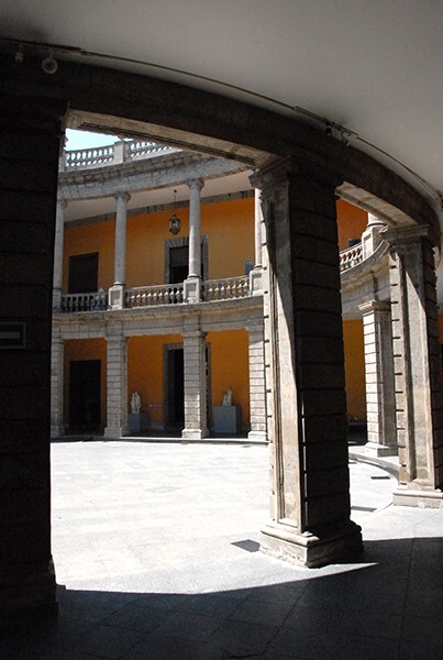 Rotunda, lower story - Palacio Buenavista (Museo de San Carlos)