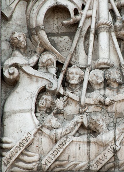 Façade, right portal relief detail, Ship of The Church - Catedral de La Asunción