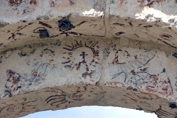 San José, façade, main portal double archivolt - Coneta, Chiapas