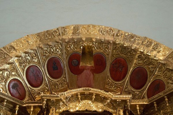 Nuestra Señora del Rosario altar, top - San Pablo