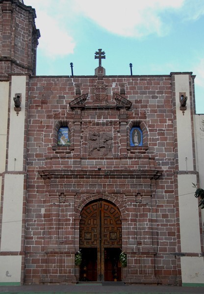 Santiago Apóstol, façade - Tuxpan, Michoacán