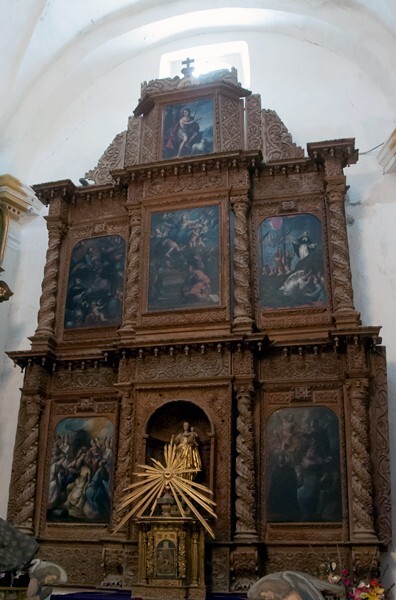 Santiago Apóstol, nave Nuestra Señora del Rosario retablo - Teotongo, Oaxaca