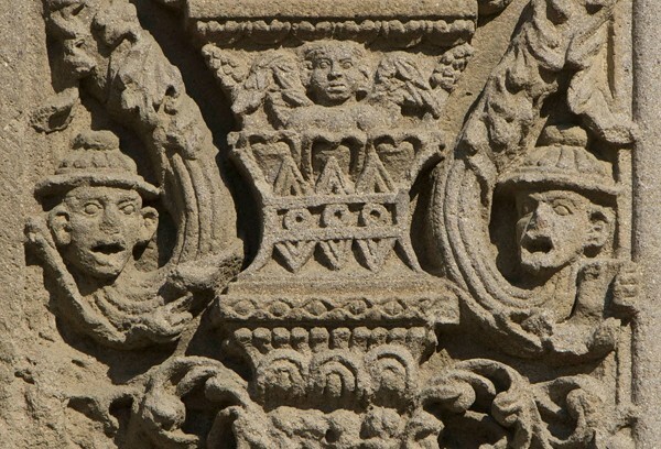 Chancel arch, left pilaster detail - San Luis Obispo, capilla abierta