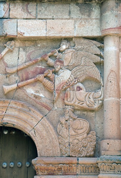 Architrave detail (right), trumpeting angel - San Martín, porciúncula portal
