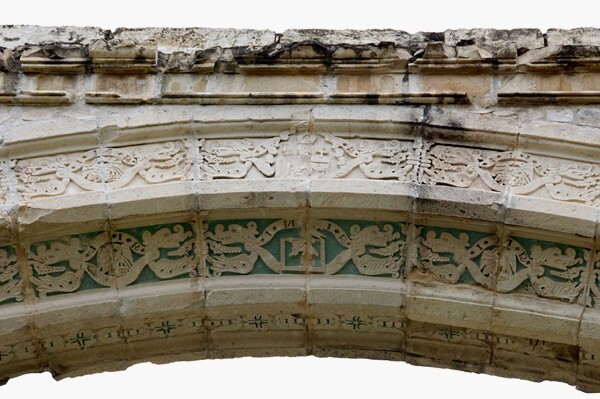 San Juan Bautista, capilla abierta, chancel arch, voussoir reliefs - San Juan Bautista, capilla abierta