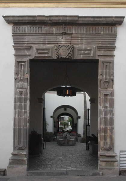 Main portal - Calle 5 de Mayo #117, Querétaro