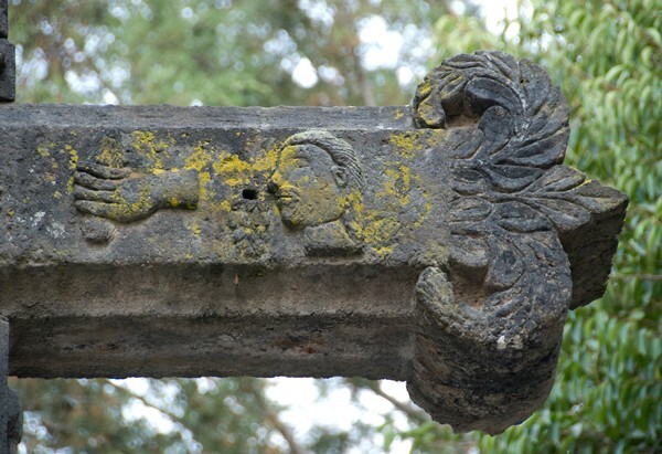 San Mateo, atrial cross front, right finial - San Mateo Xóloc, México