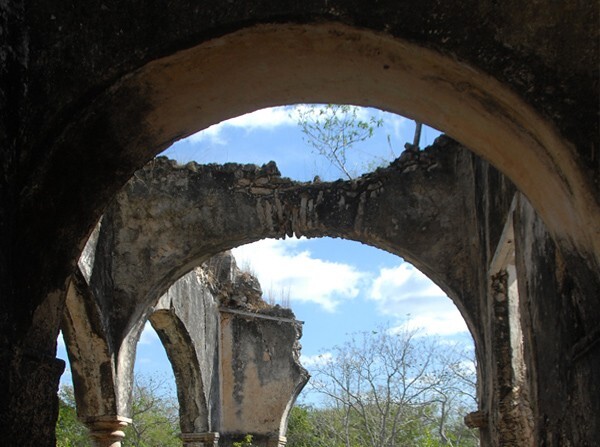 San Juan Bautista, Camarín de la Virgen, arches - Tixcacaltutyub, Yucatán