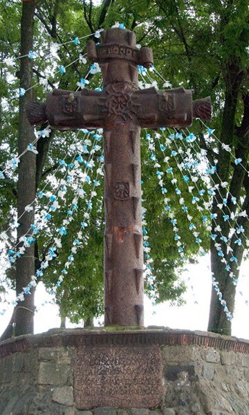 Zócalo atrial cross, back - San Miguel Arcángel, façade, portería, crosses & porciúncula door