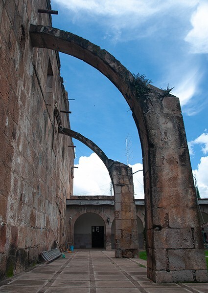 Santa María, flying buttresses - Santa María de la Paz, Zacatecas