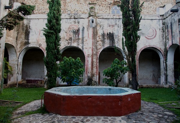 Cloister - San Juan Bautista, nave, cloister & sala de profundis