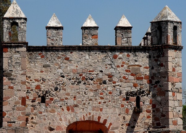 Santo Santiago, apse crenellation - Santiago Tlautla, Hidalgo