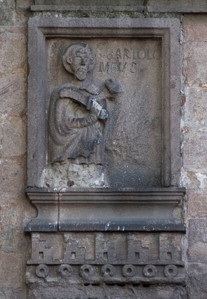 Porciúncula portal, left relief, Náhuatl cacique - Corpus Cristi