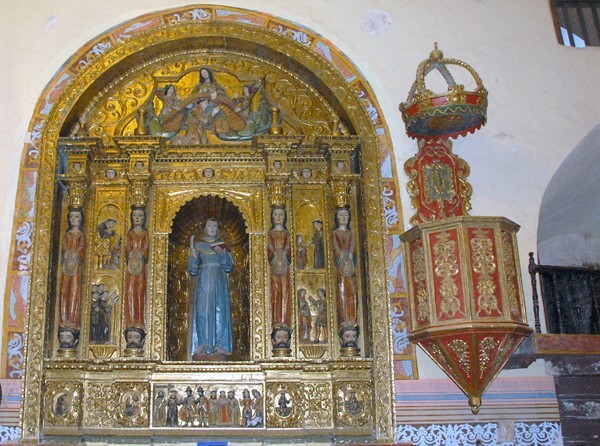 San Antonio de Padua altar with nave pulpit (right) - San Miguel Arcángel, nave San Antonio de Padua retablo