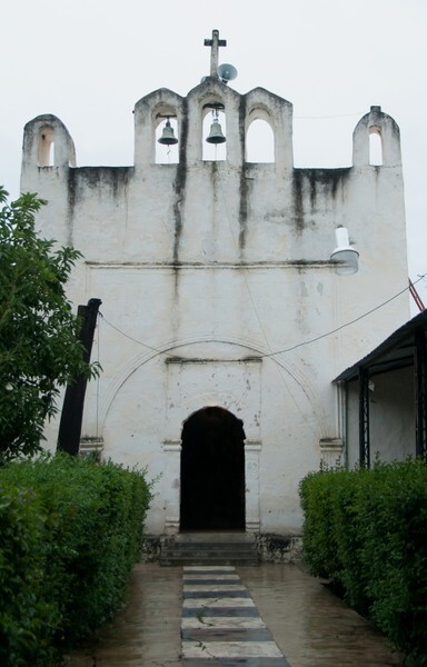 Santa María, façade portal & espadaña - Santa María, presbytery & choir loft murals