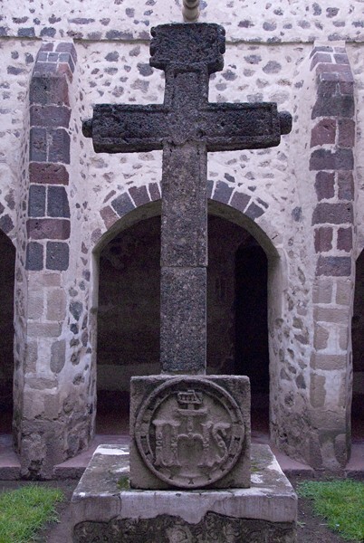 Lesser cloister cross - San Agustín, convento, large & small cloisters, apse