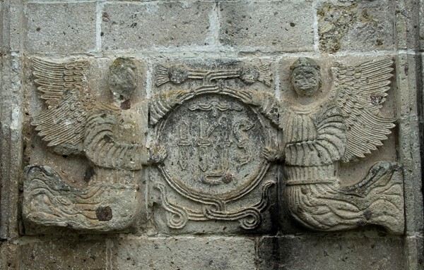 Façade portal, entrecalle (right) - Los Santos Reyes