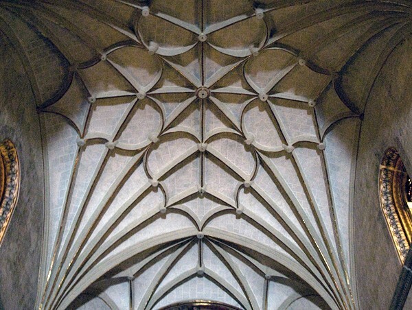 San Miguel Arcángel, apse, rib vault - San Miguel Arcángel, nave & high altar