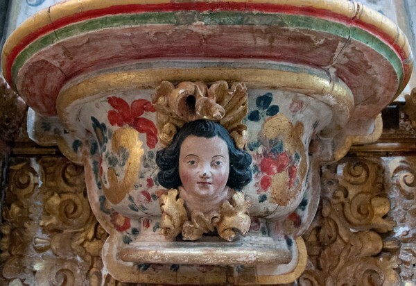 Lower tier sculpture base - nave La Pasión altar