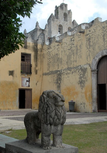 Santiago, atrial lion - Chicxulub Pueblo, Yucatán