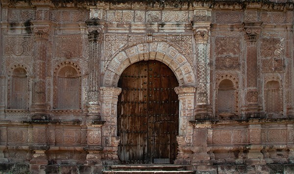 Portal & lateral entrecalles - Façade