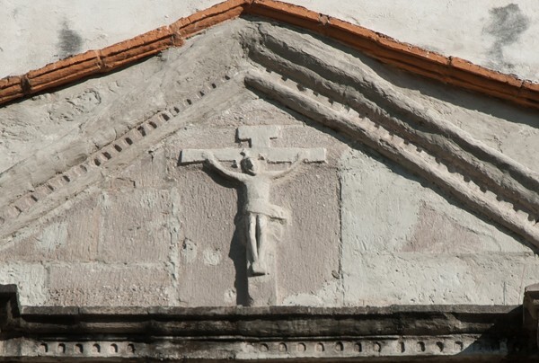 El Divino Señor, façade, gable Crucifixion - El Divino Señor, façade, portería, N door, nave & atrial wall cross
