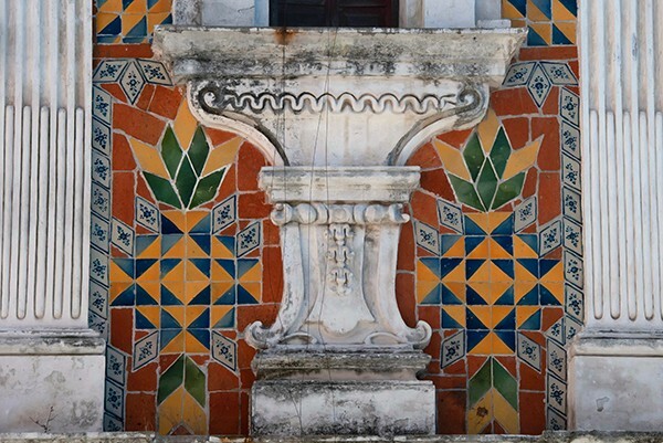 Patio de los Azulejos, window corbel - Patio de los Azulejos