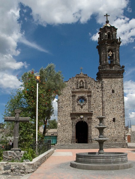 San Francisco, façade, bell-tower & atrial cross (left) - San Francisco Cuautliquixca, México