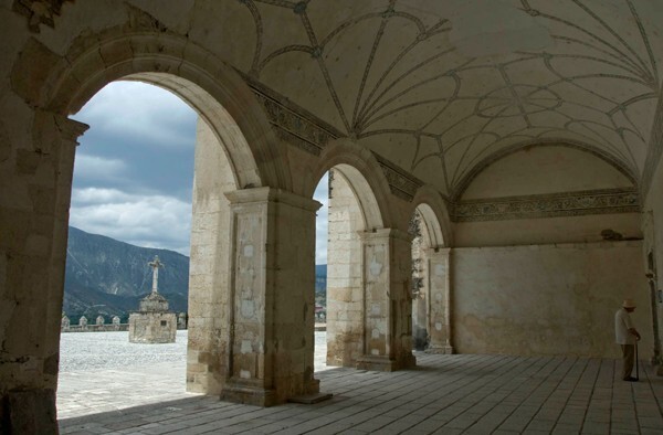 View to atrio & atrial cross - Portería murals