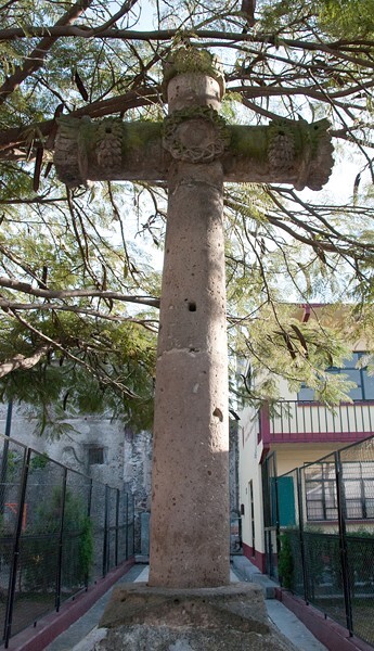 Atrial cross (destroyed since photographed in 2008) - Hospital Chapel