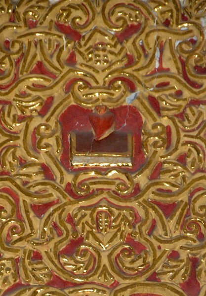 Sotocoro arch, right spandrel relief, Augustinian heart - San Agustín