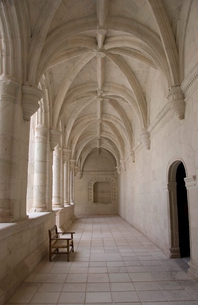 Lower cloister walk, ribbed vaults - Convento & Cloister