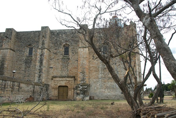 Exterior nave & porciuncula portal - San Martín, porciúncula portal