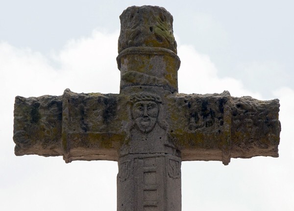 Atrial  cross, front crossing - SS Pedro y Pablo