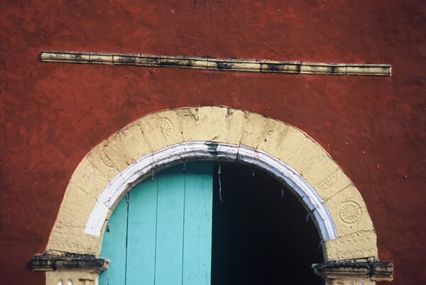 Façade portal, archivolt & cornice - Santo Domingo