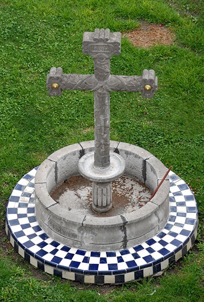 Patio cross - Nuestra Señora de los Remedios