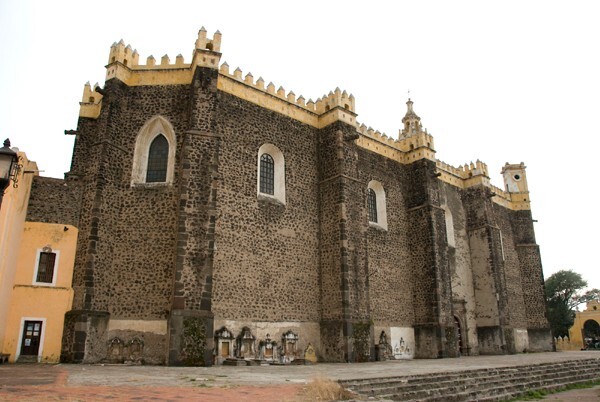 San Gabriel, exterior nave buttressing - San Gabriel, church, posas & novitiate