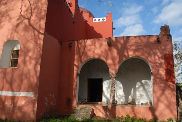 La Transfiguración, apse portería - Façade, porterías, high altar & baptismal font