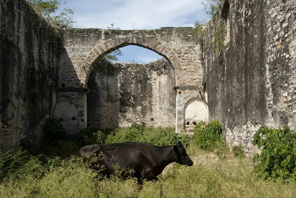 San José, chancel arch & sanctuary - Coneta, Chiapas