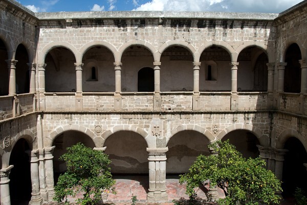 Large cloister - San Agustín, convento, large & small cloisters, apse