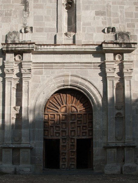 El Divino Señor, façade, main portal - El Divino Señor, façade, portería, N door, nave & atrial wall cross