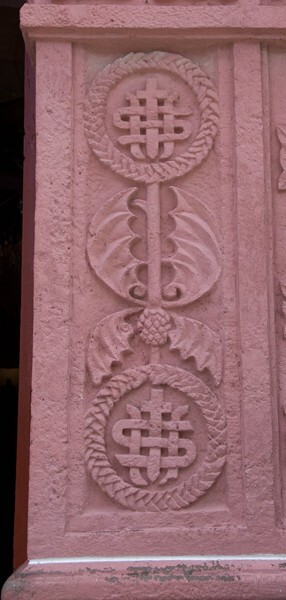 Santo Domingo, façade, main portal, right pilaster - Aztecameca, México