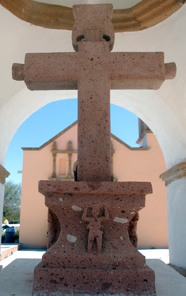 Santa María, atrio posa cross, back - Santa María Xigui, Hidalgo