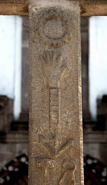 San Nicolás, atrial cross, shaft details - Santa Fe de la Laguna, Michoacán