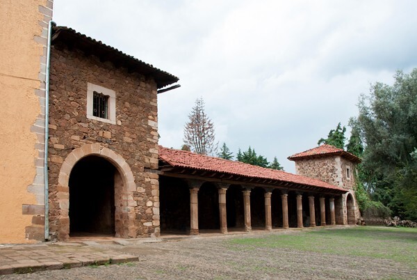 Santa María de Jesús, trabeated porch with N & S gates - Santa María de Jesús