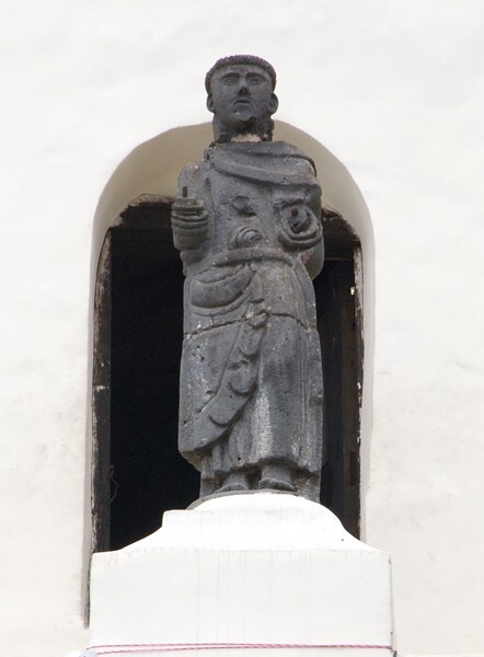 SS Pedro y Pablo, façade gable sculpture, St. Francis - Zacatlán de las Manzanas, Puebla