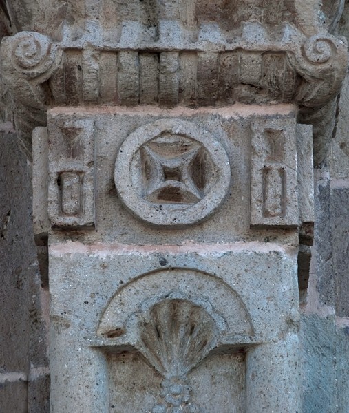Façade portal, pilaster detail - San Nicolás de Tolentino